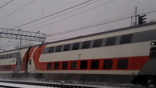 ЭП20 070 с двухэтажным составом Москва - Воронеж в первый снежный день 2020 года смотреть онлайн