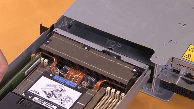 Lenovo ThinkSystem DA240 enclosure installing a compute node in the enclosure смотреть онлайн
