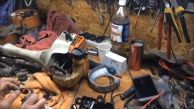 Штиль FS-50 замена _пересохшей_ диафрагмы на карбюраторе. смотреть онлайн