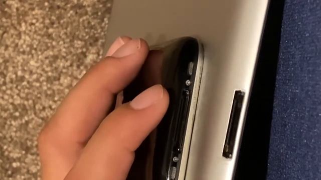 iPhone 3GS and the iPad 2 comparison смотреть онлайн