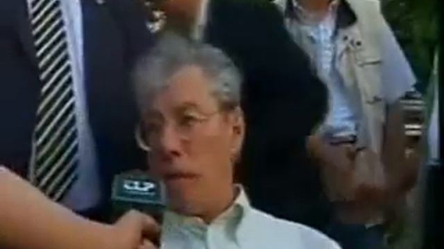 Umberto e Renzo Bossi rispondono alle polemiche interne alla Lega смотреть онлайн