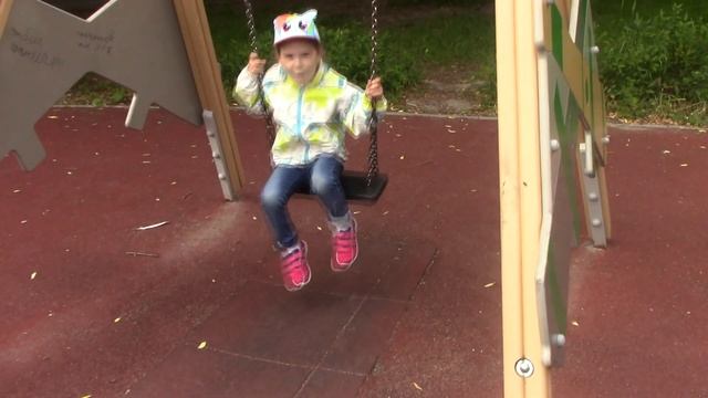 80 Видео для детей Детские площадки Птичьи какашки Опять голуби Новая детская площадка смотреть онлайн