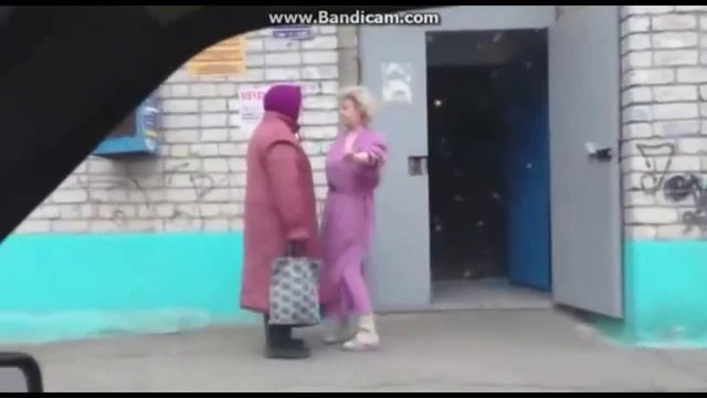 Бабка танцует под песню Кадиллак смотреть онлайн