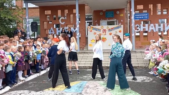 Танец 11 классов (1 сентября 2022) смотреть онлайн