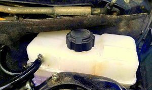 Можно ли доливать воду вместо антифриза?