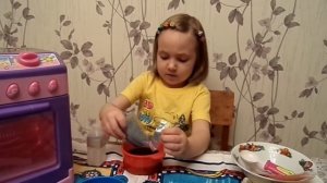 Красим перепелиные яйца. We colorable quail eggs in different colors.