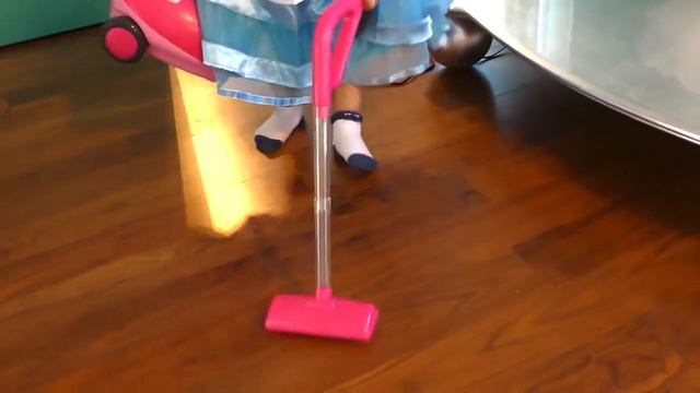 Funny Kids Roma and Diana Pretend Play & learn colors with color Sofas Video for kids смотреть онлайн