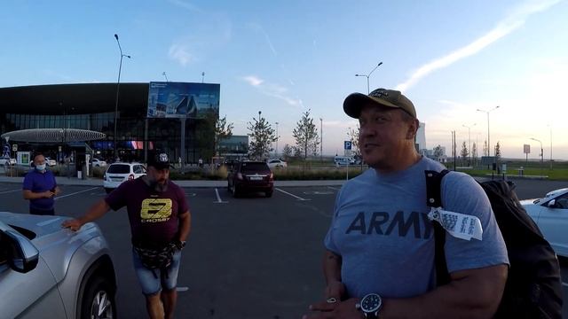 Максюта встречает Кокляева в аэропорту Саратова