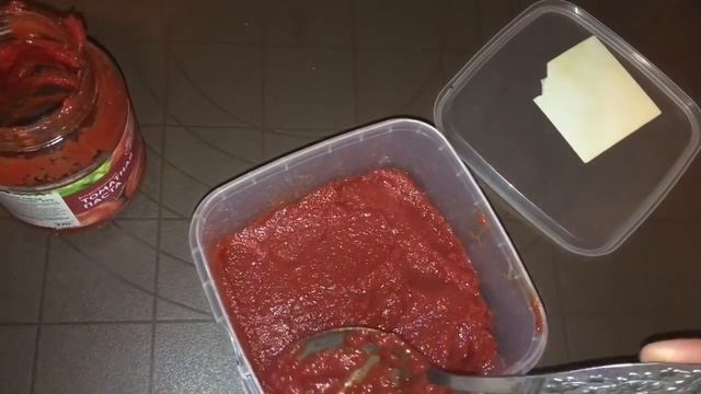 Лайфхаки для кухни ➤ Как сохранить томатную пасту после открытия банки. смотреть онлайн