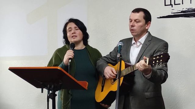 Христианская песня: Кто я, что Ты Творец меня создал | семья Лах смотреть онлайн