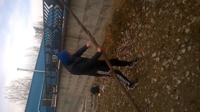 Какие дрова нужны для костра и как бравильно их колоть!! от Эксперта Мышки! смотреть онлайн