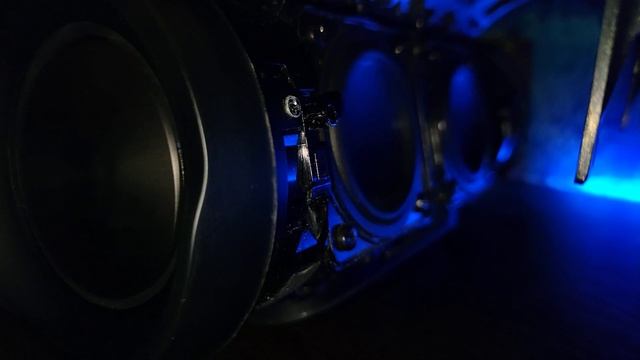 JBL Charge 3 Low Frequency Mode Chilling | Low Hz Bass Test смотреть онлайн