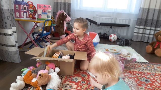 Распаковка подарков #распаковкаподарков#подарки#открываемсюрпризы#книгидетям#книги смотреть онлайн