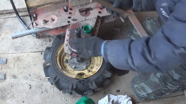 Редуктор Мотоблока Луч МБ1. Течет масло, замена сальника смотреть онлайн