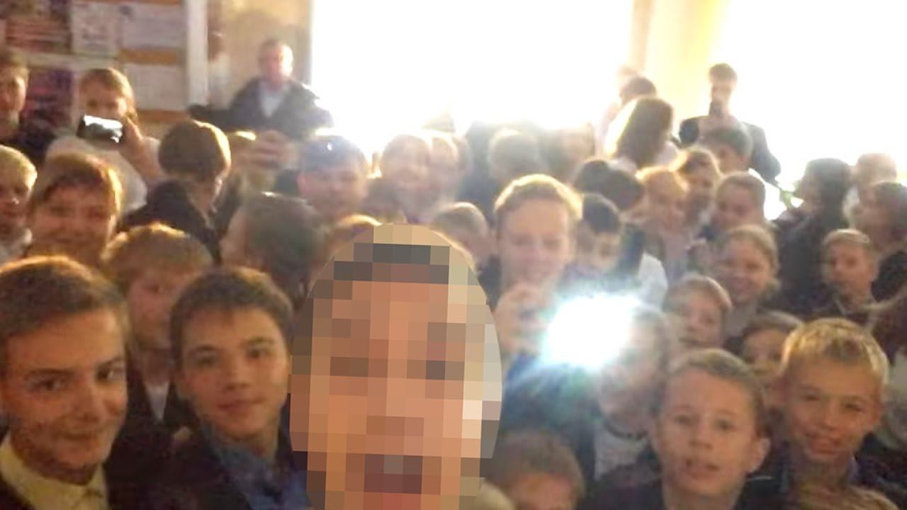 ЮТУБЕР УСТРОИЛ СХОДКУ В ШКОЛЕ НА УРОКЕ смотреть онлайн