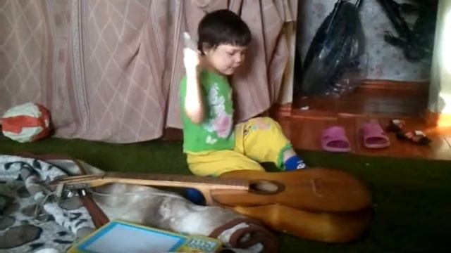 Папа на работу мама дома и Софа смотреть онлайн