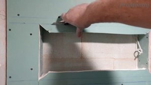 вырезание ниш в гипсокартонной стене (подготовленной). Монтаж гипсокартона под плитку в ванной.