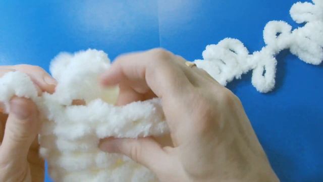 Шапочка с ушками из Ализе Пуффи без спиц и крючка.Одежда для кукол.Одежда для куклы.Шапочка. смотреть онлайн