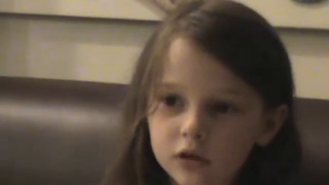 Маша, 6 лет, читает стихотворение А. Блока "Тени на стене" смотреть онлайн