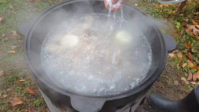 ШУРПА В КАЗАНЕ НА КОСТРЕ | SHURPA | LAMB SOUP WITH CHICKPEAS смотреть онлайн