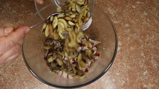 Салат с копченой курицей и корейской морковкой | Готовим с Олегом Михалевичем