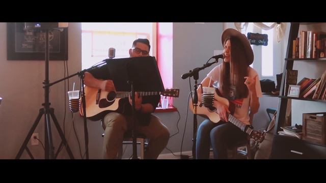 playing an open mic with my travel guitar | vlog + performance смотреть онлайн