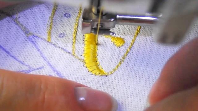 Вышивка салфетки к Новому году с техникой выполнения элементов прорезной глади смотреть онлайн