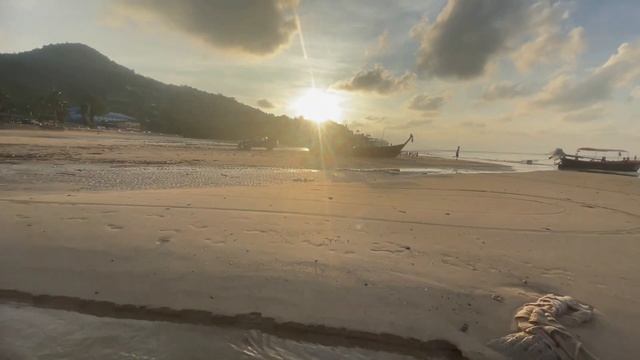 Walk along Kamala beach смотреть онлайн