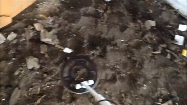 Обзор глубинного металлоискателя. Проба в старом доме. А также урок по поиску им. смотреть онлайн