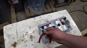 Как вскрыть пробки AGM аккумуляторов не повредив их. VARTA, BOSCH, MERCEDES-BENZ, BMV, VAG.