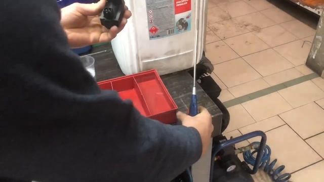 Мойка и замена фильтра на электромагнитном клапане управления турбиной двигателя D4CB Grand Starex смотреть онлайн