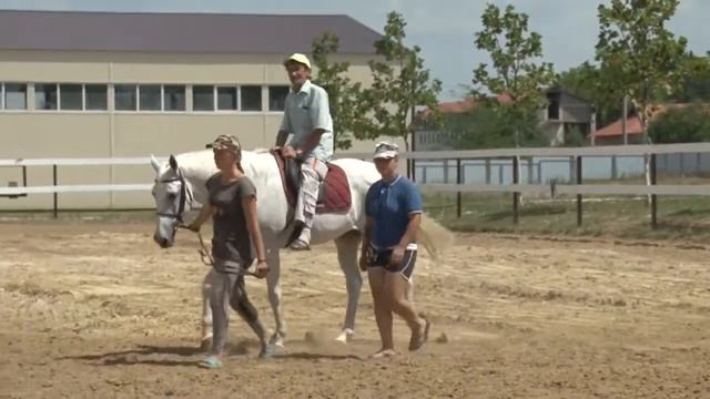 Участники клубов "Прочь одиночество" и "Альтернатива" побывали в конно-спортивной школе смотреть онлайн