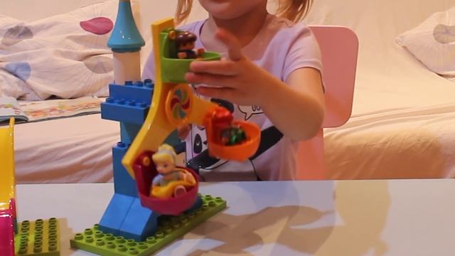 ЛЕГО ДУПЛО / КОНСТРУКТОР / БОЛЬШОЙ ПАРК АТРАКЦИОНОВ / LEGO DUPLO MY TOWN 10840 | ВИДЕО ДЛЯ ДЕТЕЙ смотреть онлайн