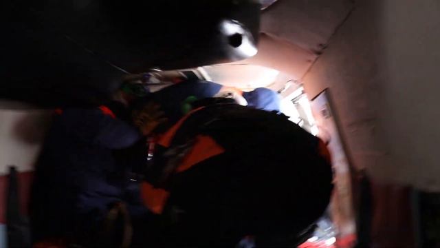 В горах Сочи ски-альпинистка повредила колено во время тропления снега смотреть онлайн