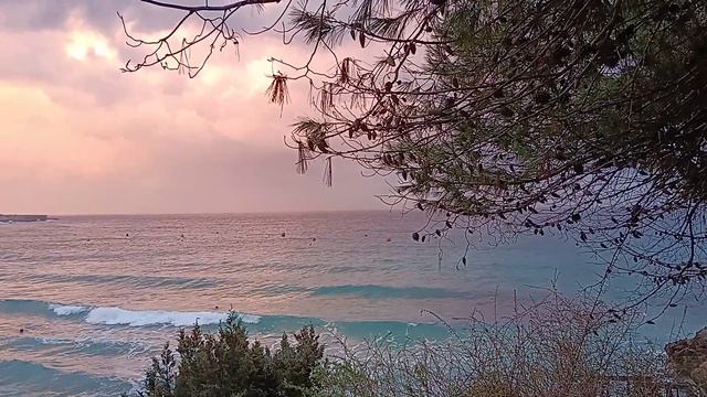 Классное видео о Кипре и море, зима, январь , Протарас, коннос пляж, отель Grecian park сверху смотреть онлайн