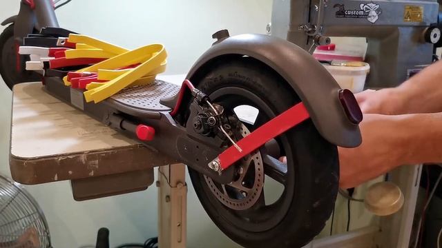 Xiaomi Mijia M365 и Xiaomi Mijia M365 Pro, опора заднего крыла.