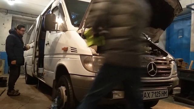 Полировка фары на примере Mercedes Sprinter 416 903 CDI