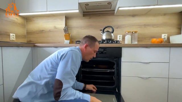 Филигранно подогнанная столешница, откосы и фартук кухни от Мебельной фабрики Бабич смотреть онлайн