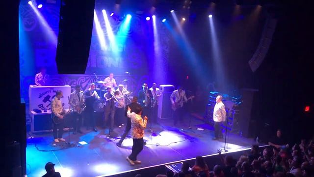 The Mighty Mighty Bosstones - "Ocean" with The Pietasters (Philadelphia, PA 7/28/17) смотреть онлайн