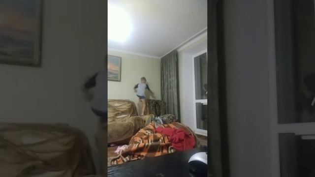 делаю сальто на улице и дома сам смотреть онлайн
