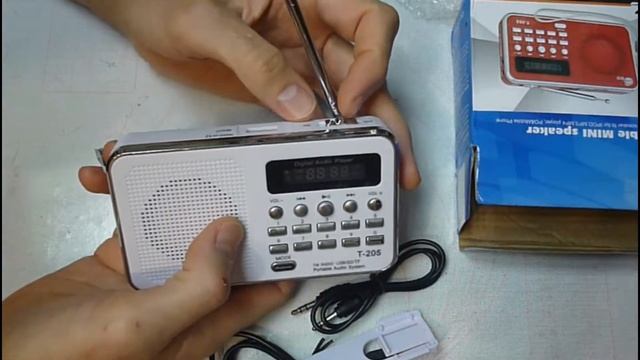 T-205 Мини Портативное fm-радио перезаряжаемое с SD, MP3, AUX, USB. смотреть онлайн