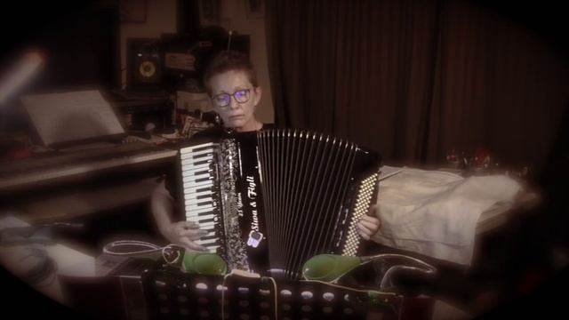 TANGO POUR CLAUDE - Cathie Travers, accordion смотреть онлайн