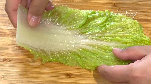 《Sticky Rice Cabbage Wraps》Insanely delicious cabbage recipe to make every day of the week! смотреть онлайн