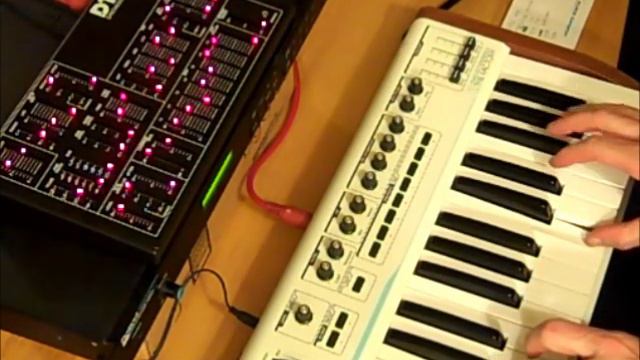 Roland MKS-50 Analog Synthesizer Demo Featuring Vietnam 1968 смотреть онлайн