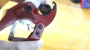 Чем разрезать полиэтиленовую (ПНД) водопроводную трубу