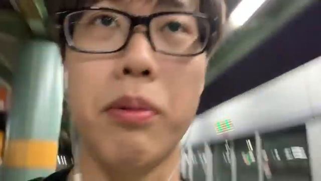 Впервые в метро??| Влог еду домой на метро?? смотреть онлайн