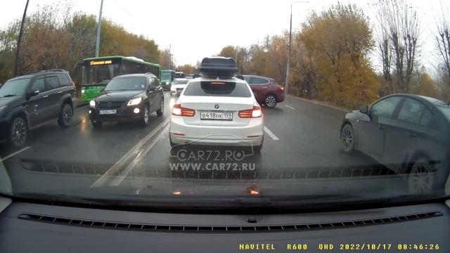 Maserati Levante A170AA72 внаглую через двойную сплошную налево смотреть онлайн