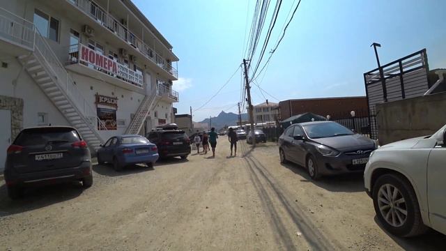 Живу на пляже в Коктебеле! (6) коктебельская движуха, живем на "зелëнке", движемся по-своему смотреть онлайн