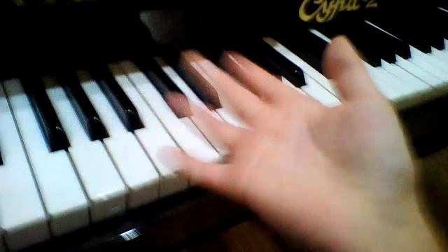 Маленькая ёлочка на пианино. смотреть онлайн