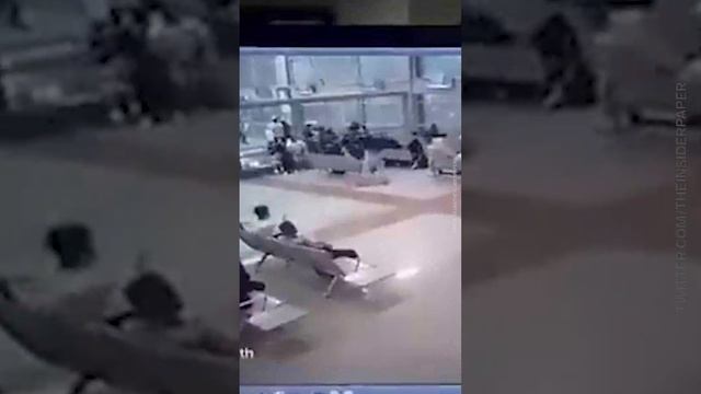 Мощный шторм в йеменском городе Аден сносил на своем пути все. Фасад аэропорта не смог справиться со смотреть онлайн